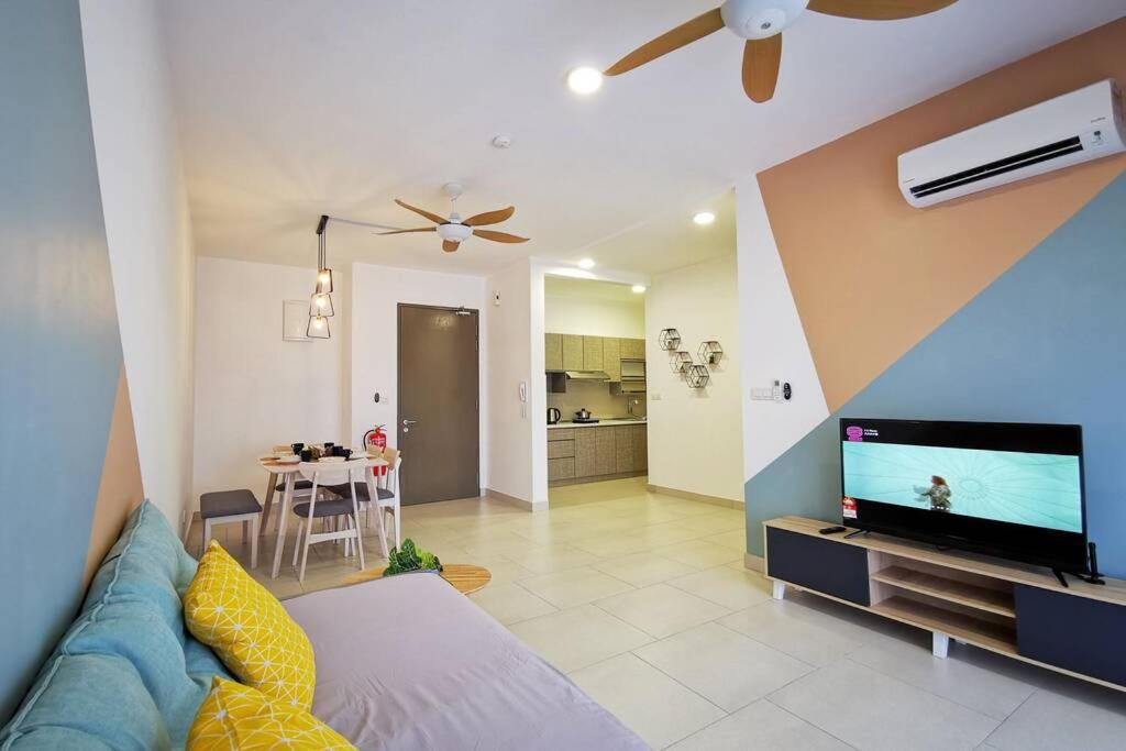 Astetica Pool & Lake View High Floor 100mbps Wifi Netflix photo 3