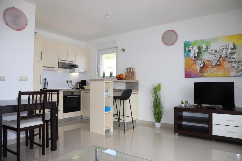 Apartment - Island View photo 1