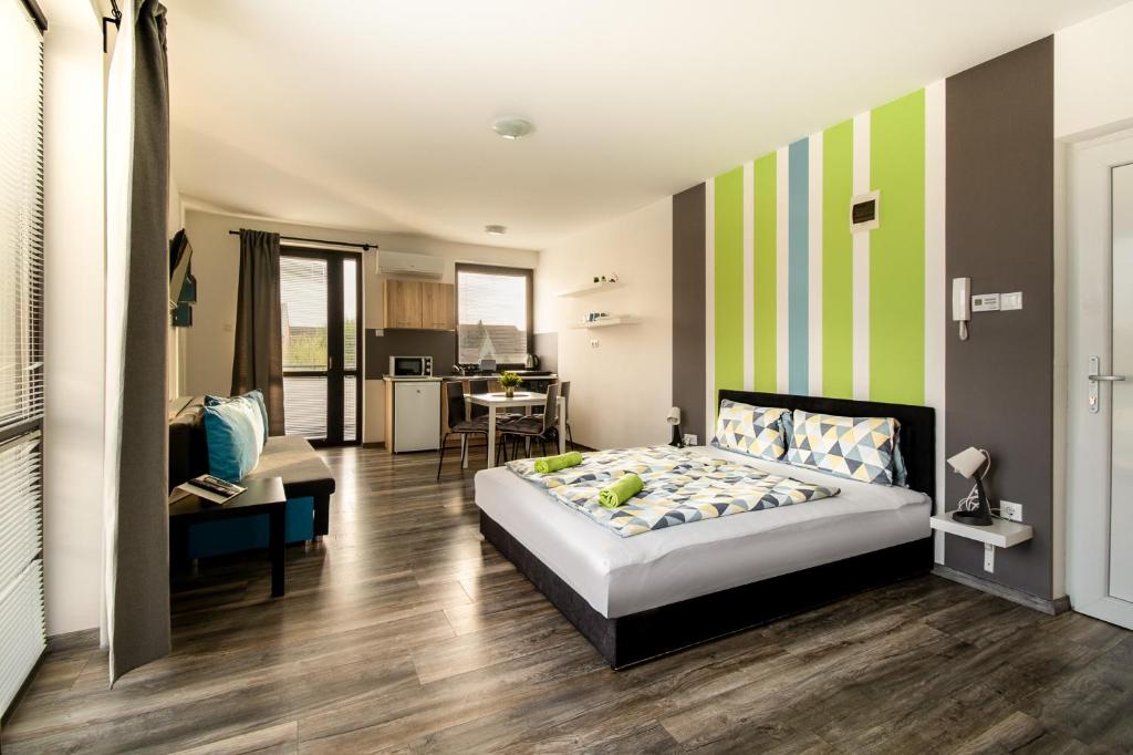 Студио (Апартаменты-студио с балконом), Ease Lux Apartments