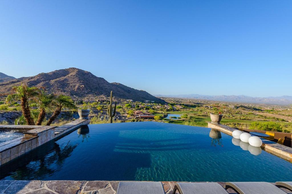 Casa Sunridge 5 Bedroom Home by Redawning image