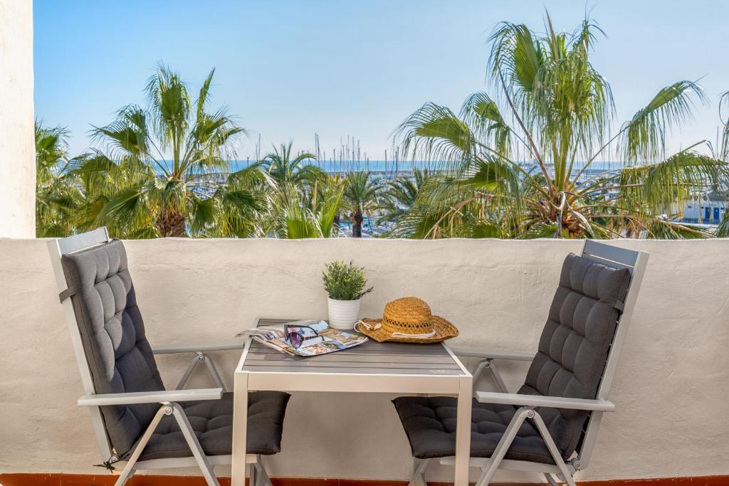 Puerto Marina, Frontline apartment in Benalmadena, Malaga photo 1
