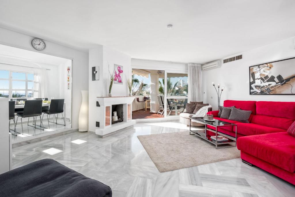 Puerto Marina, Frontline apartment in Benalmadena, Malaga photo 4