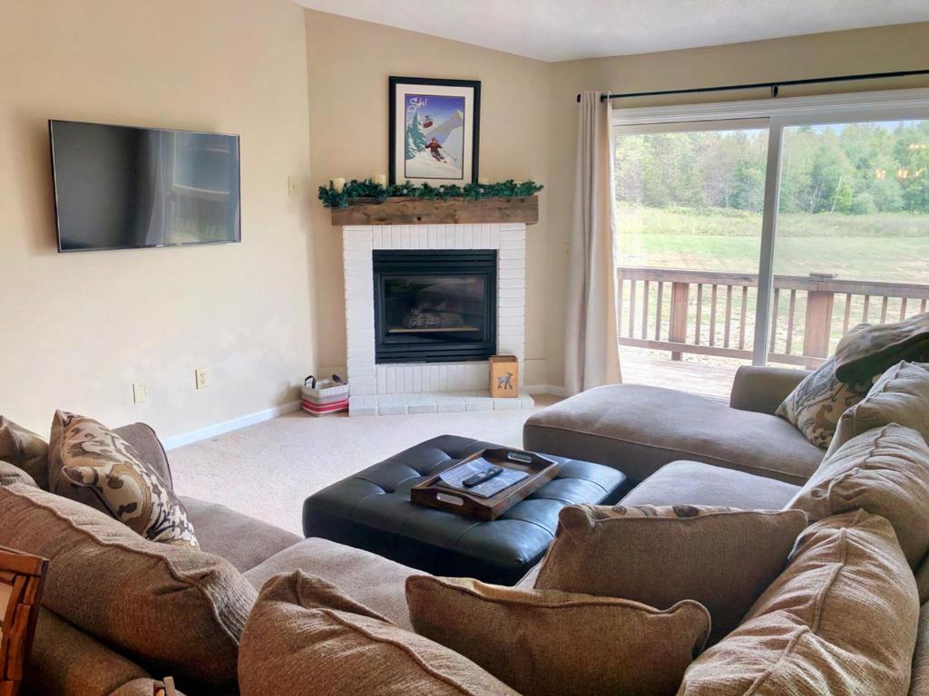 S5 Renovated Bretton Woods Resort condo with beautiful mountain views Fast wifi image