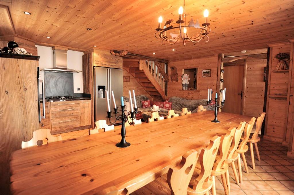 Chalet de 5 chambres avec terrasse amenagee et wifi a Champagny en Vanoise photo 2