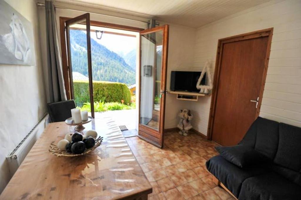 Appartement de 2 chambres a Champagny en Vanoise a 40 m des pistes avec jardin clos et wifi photo 3