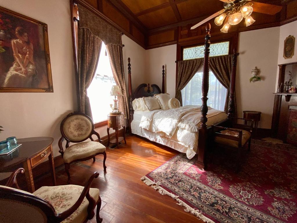 Hogan House Bed and Breakfast at Rose Hill photo 1