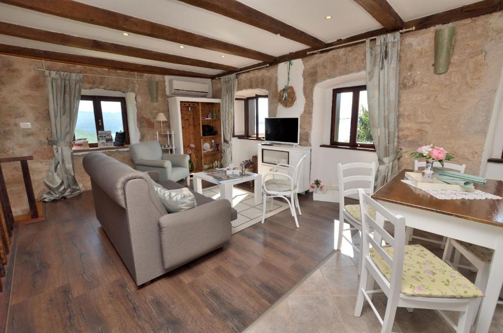 House IVA photo 2