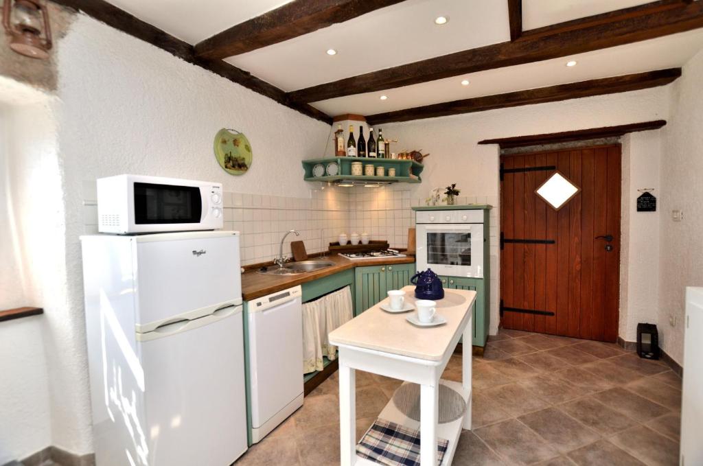 House IVA photo 3