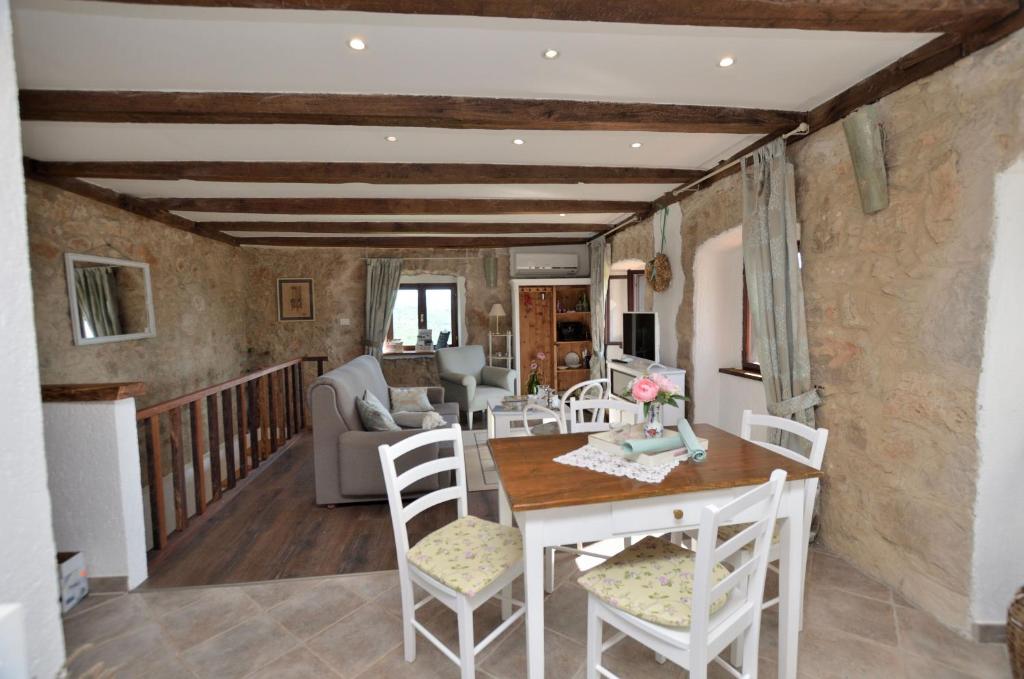 House IVA photo 4