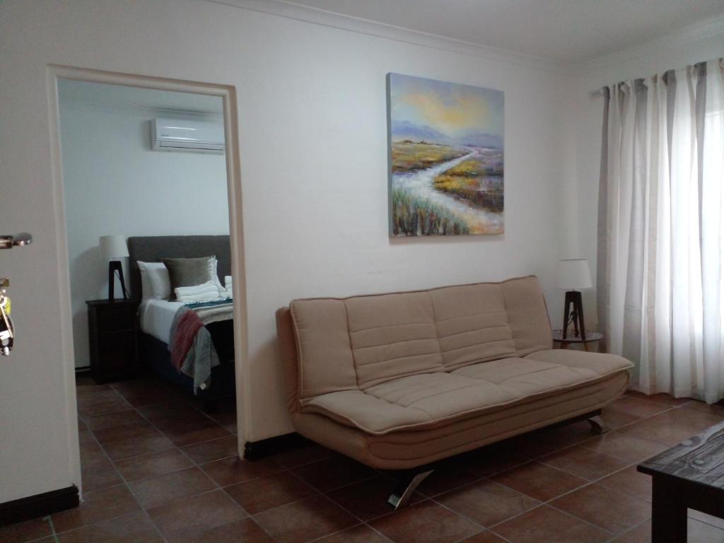 Sikelela Guest House - Tap to explore photos