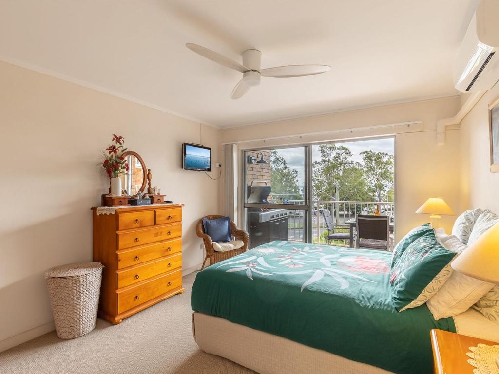 Teramby Court 10 in Nelson Bay CBD with water views and WI-FI photo 4
