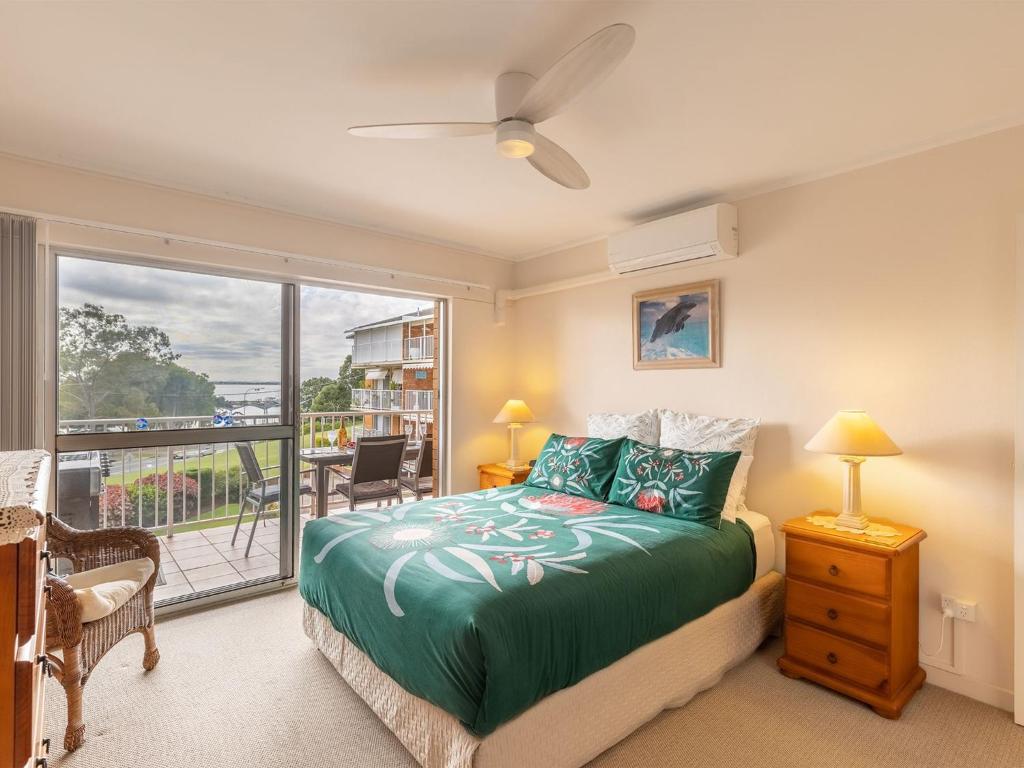 Teramby Court 10 in Nelson Bay CBD with water views and WI-FI photo 3