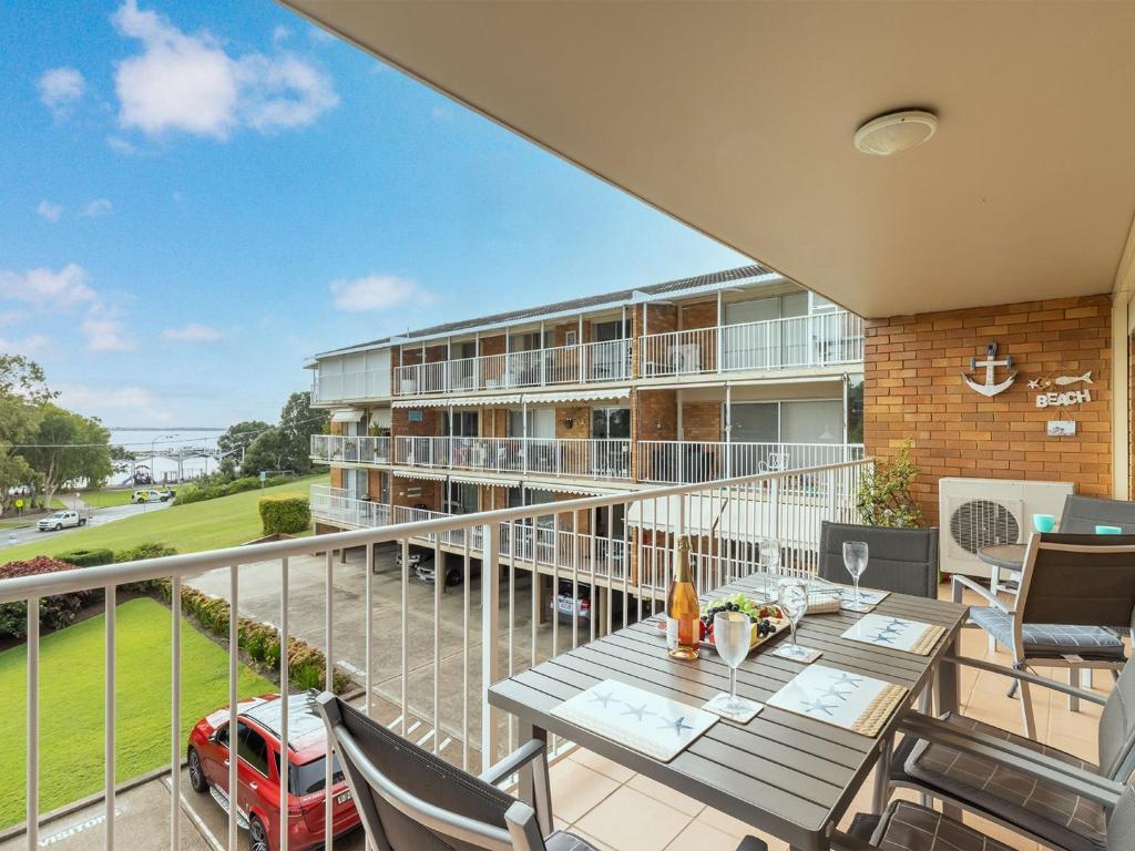 Teramby Court 10 in Nelson Bay CBD with water views and WI-FI photo 1