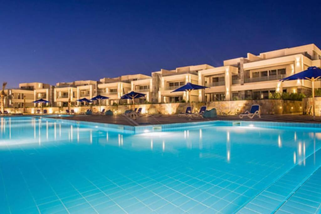 La Vista Topaz Sokhna - Garden Chalet with Jacuzzi & private entrance, on the Pool & near the beach photo 2