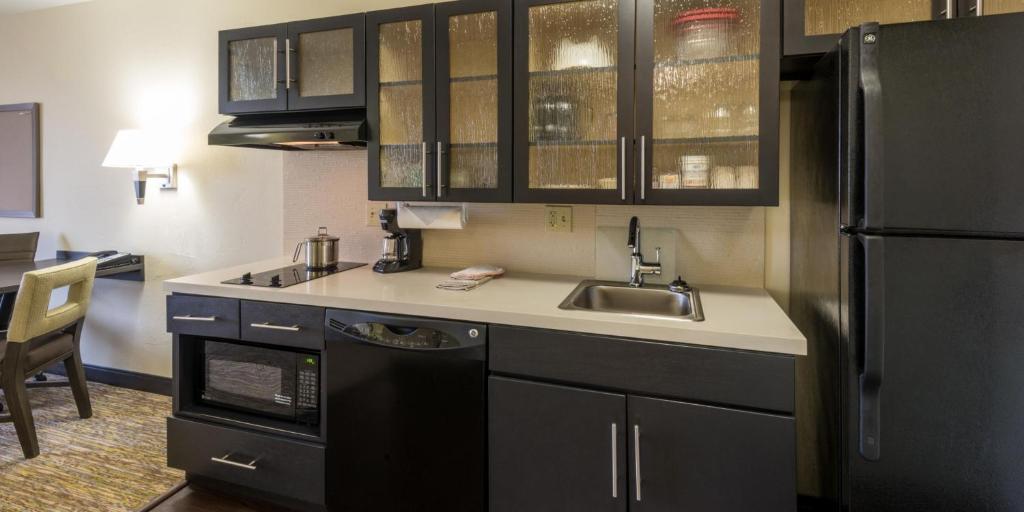 Candlewood Suites Del City, an IHG Hotel photo 1