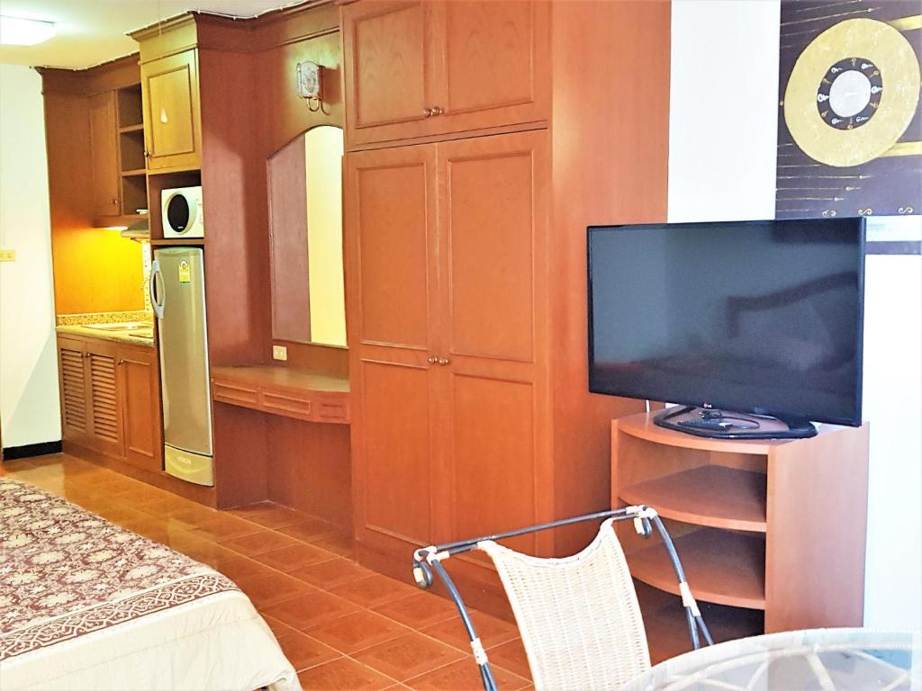 Thepthip Mansion Pattaya 5th floor studio apartment photo 3