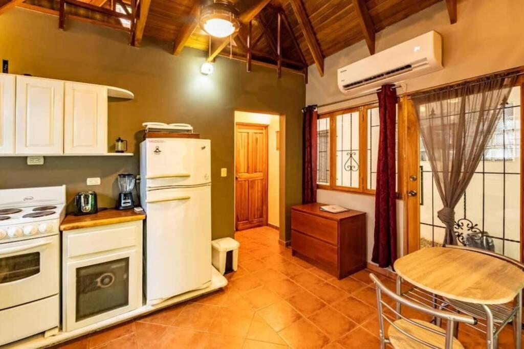 Cozy Beach Casita/Walking distance to beach and yoga! photo 4