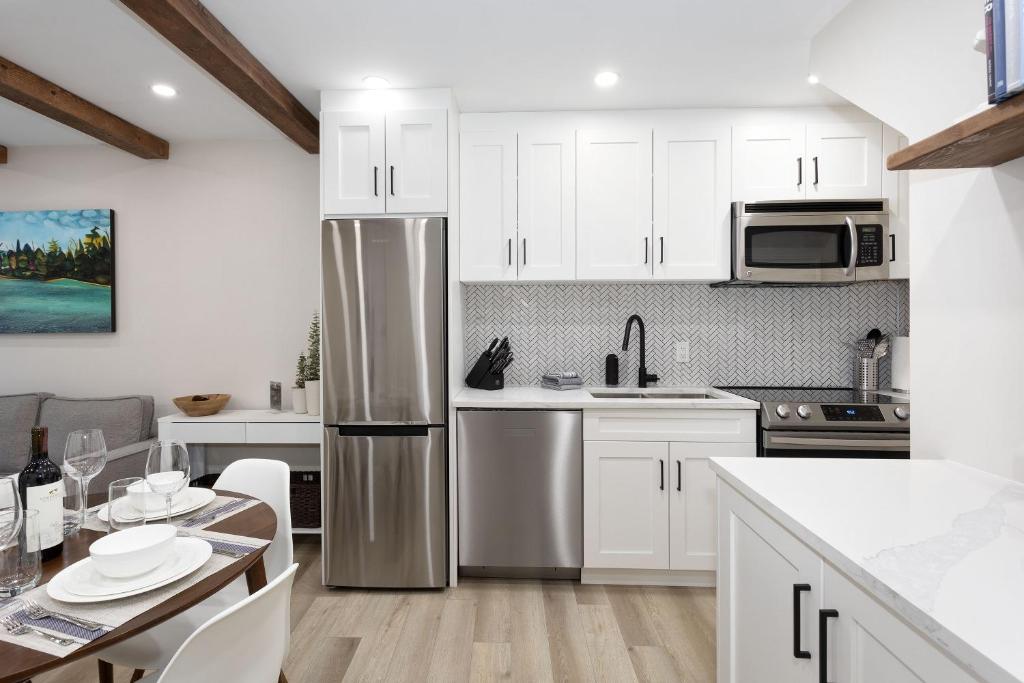 Freshly Reno'd Village Condo with Private Hot Tub photo 1