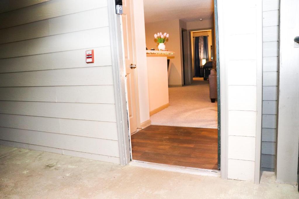 Easy Access luxurious kingbed with facilities yet to be opened photo 2