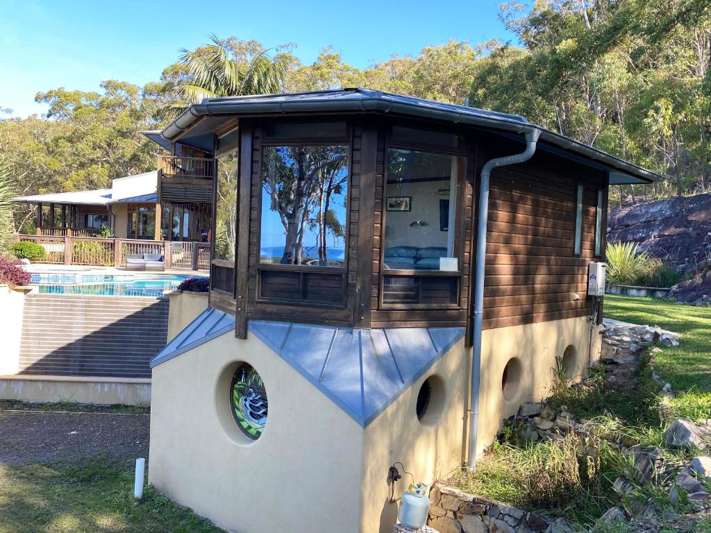 The Pool House - Crescent Head - stunning ocean views, pet friendly photo 1