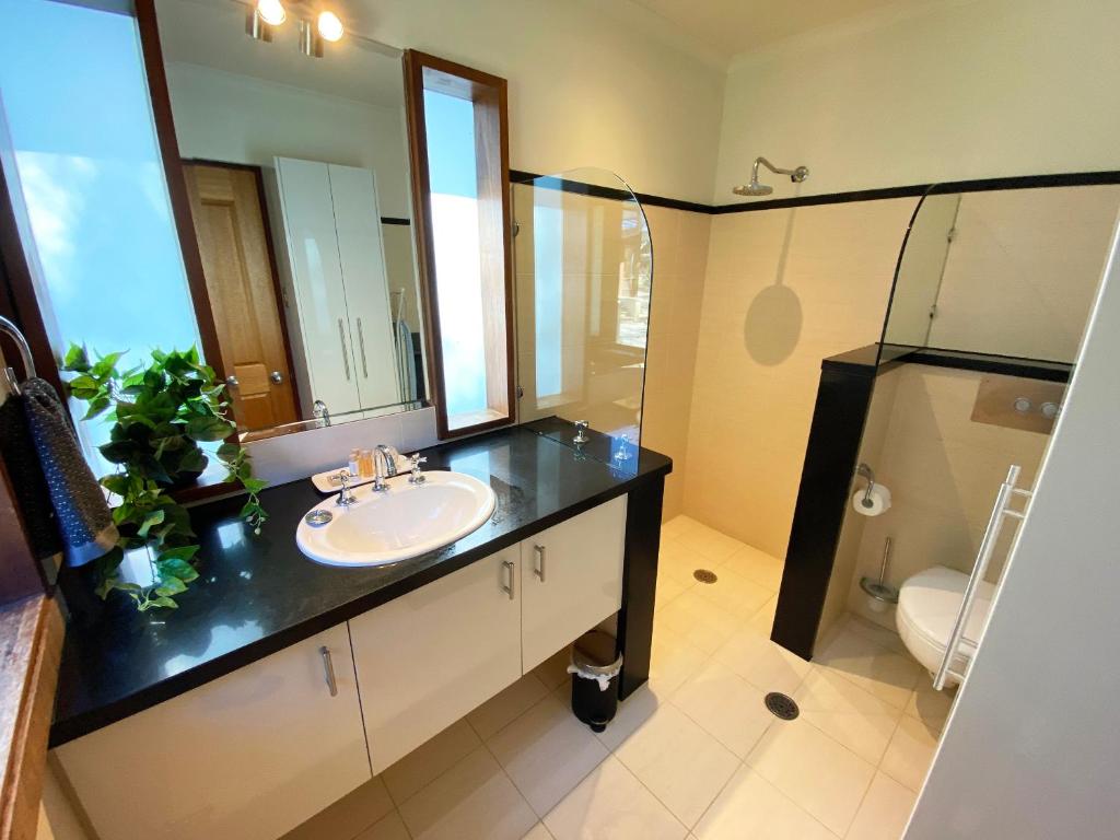 The Pool House - Crescent Head - stunning ocean views, pet friendly photo 4