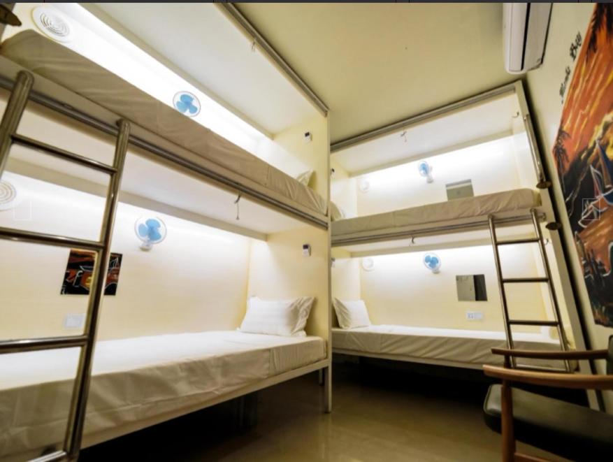 Четырехместный (Четырехместный номер с ванной комнатой), Tambayan Capsule Hostel & Bar