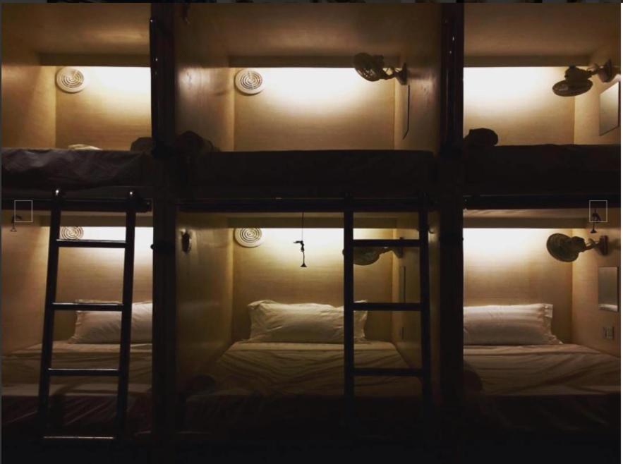 Номер (Номер-капсула для 6 гостей с общей ванной комнатой), Tambayan Capsule Hostel & Bar