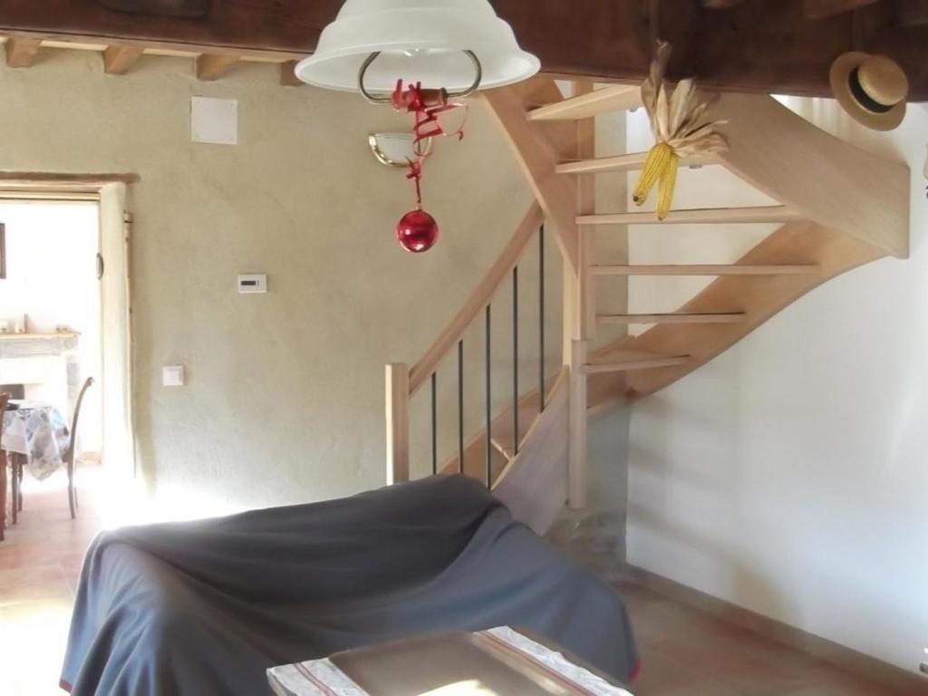 Gîte Saint-Georges-de-Baroille, 4 pièces, 6 personnes - FR-1-496-170 photo 3