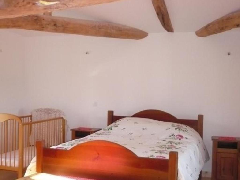 Gîte Saint-Georges-de-Baroille, 4 pièces, 6 personnes - FR-1-496-170 photo 4