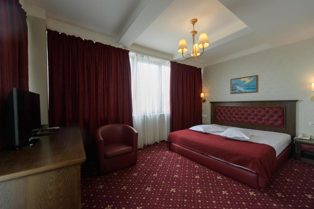 Сьюит (Полулюкс с балконом и видом на море), Hotel Golden Palace