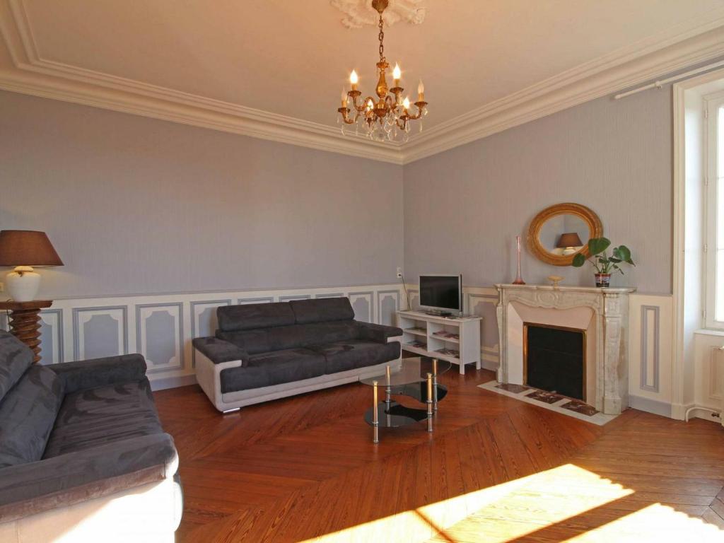 Gîte Neuvy-au-Houlme, 5 pièces, 9 personnes - FR-1-497-11 photo 1