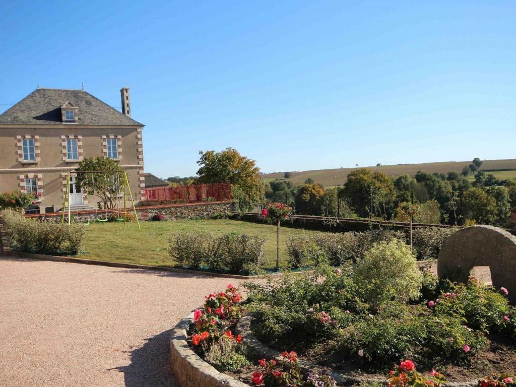 Gîte Neuvy-au-Houlme, 5 pièces, 9 personnes - FR-1-497-11