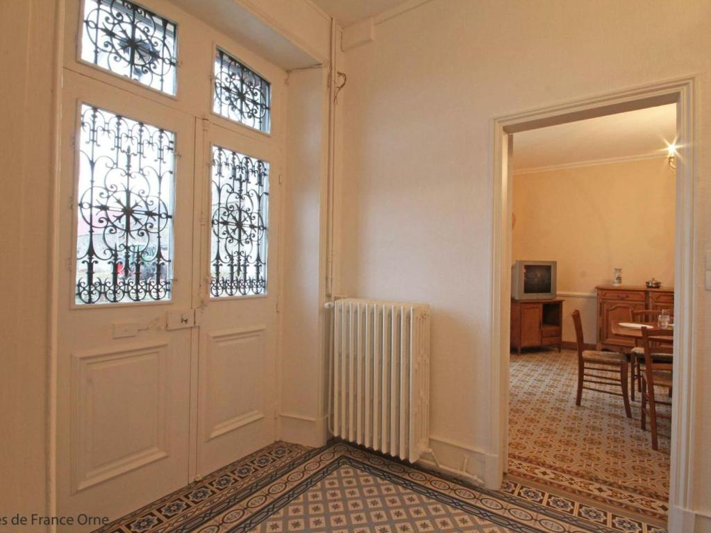 Gîte Neuvy-au-Houlme, 5 pièces, 9 personnes - FR-1-497-11 photo 3