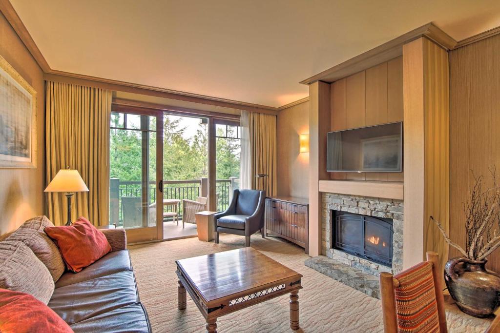 Condo with Outdoor Heated Pool and Hot Tub Access! photo 3