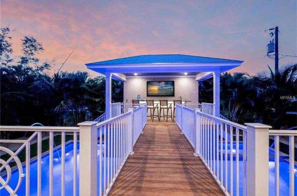 Slice of Paradise by Beach Retreats photo 1