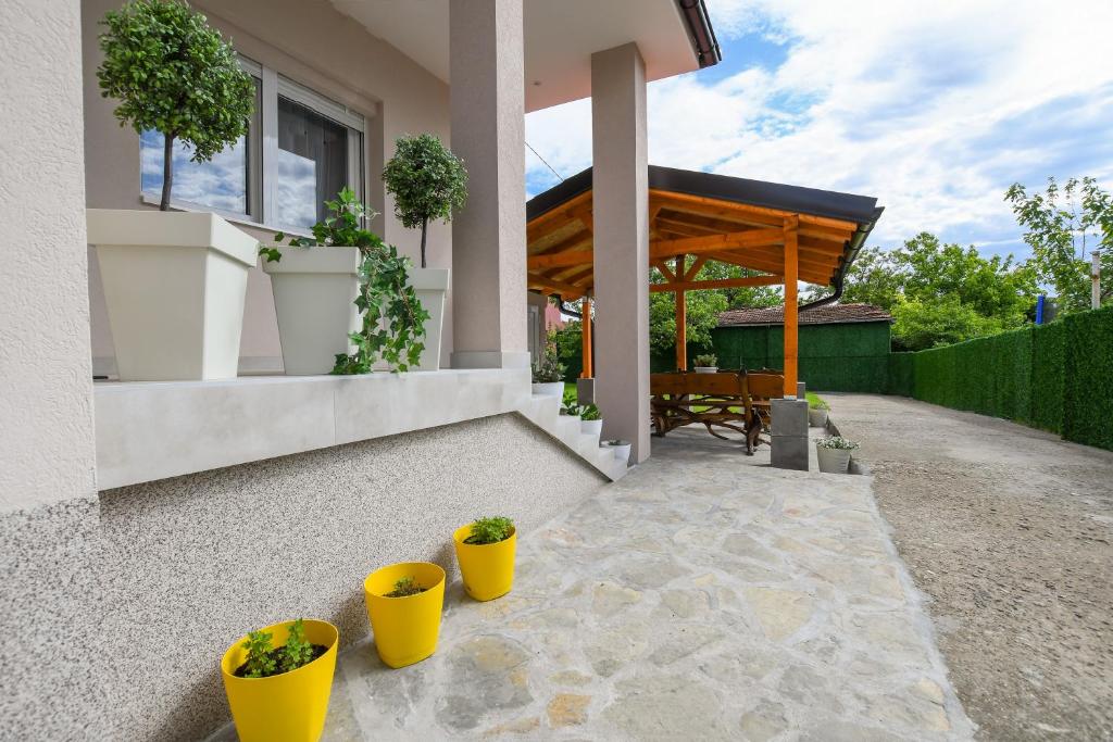 Oasis House photo 4