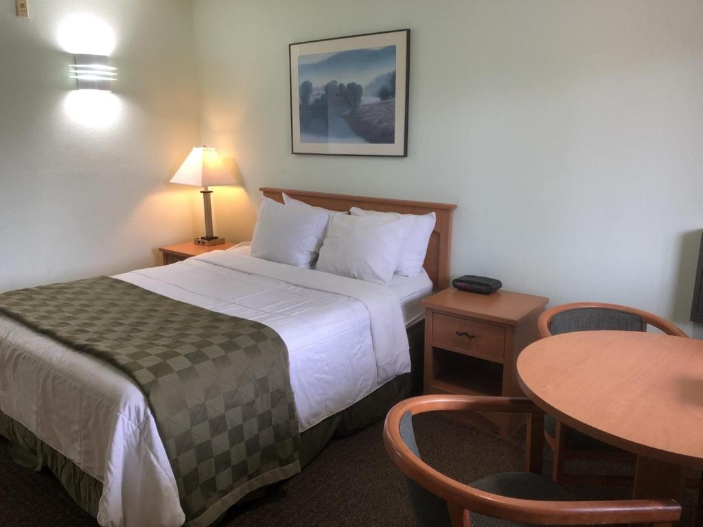 Двухместный (Номер с кроватью размера «queen-size» — Для некурящих), Travelodge by Wyndham Seattle North of Downtown
