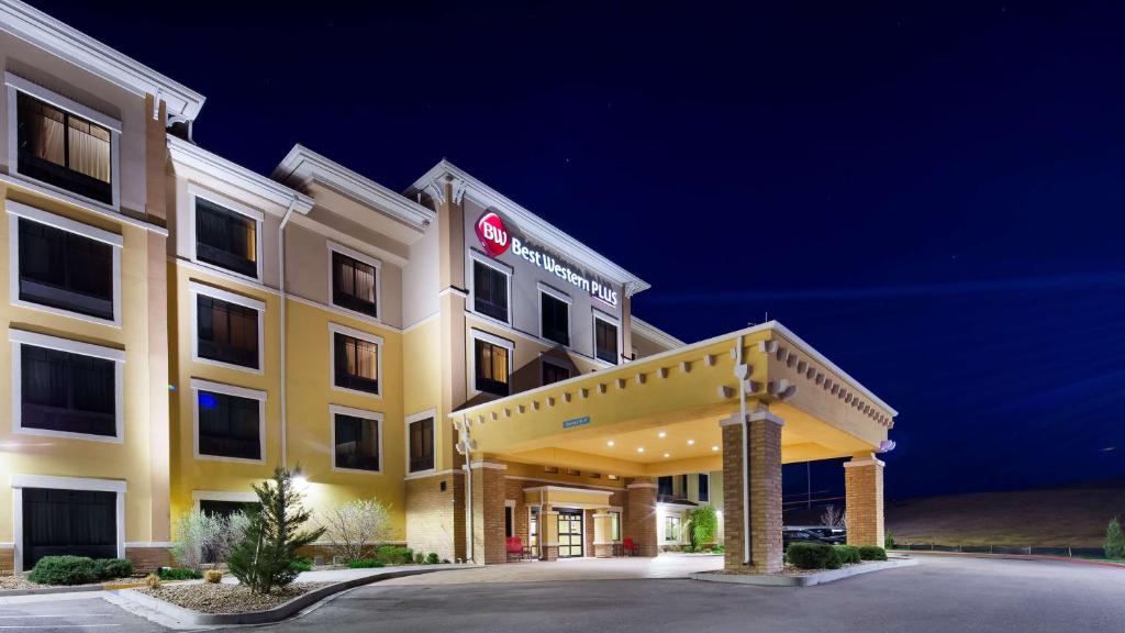 Best Western Plus Hudson Hotel & Suites image