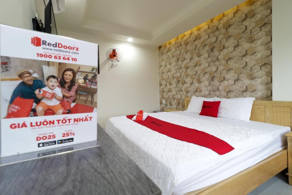 Двухместный (Улучшенный двухместный номер с 1 кроватью), RedDoorz Minh Thu Tan Binh