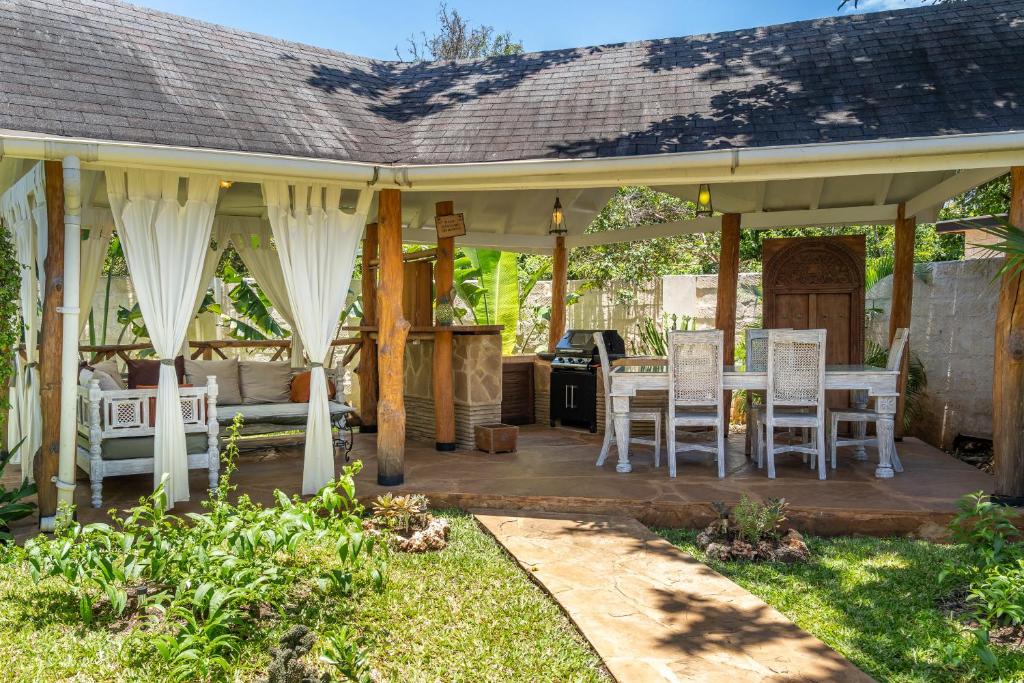private pool cottage diani beach photo 2