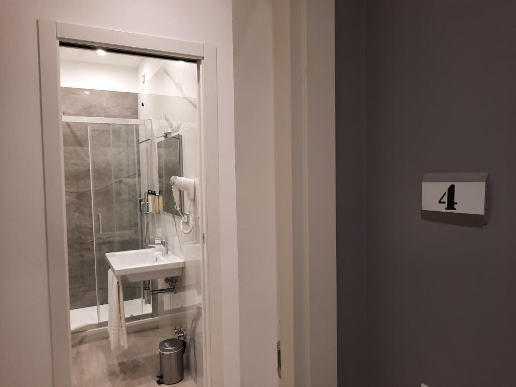 MARITZA Guest House 1 Room Type - Double or Twin Room with Balcony