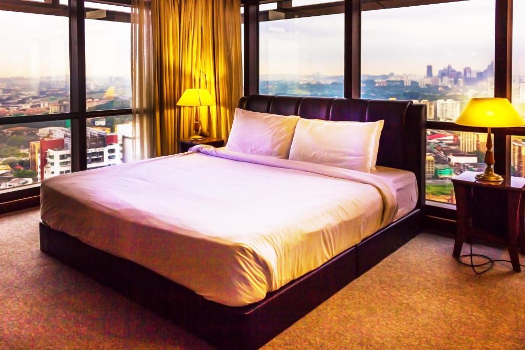 Апартаменты (Family King Suite with Pool View (with Late Checkout)), Eastern Suites @ Times Square KL