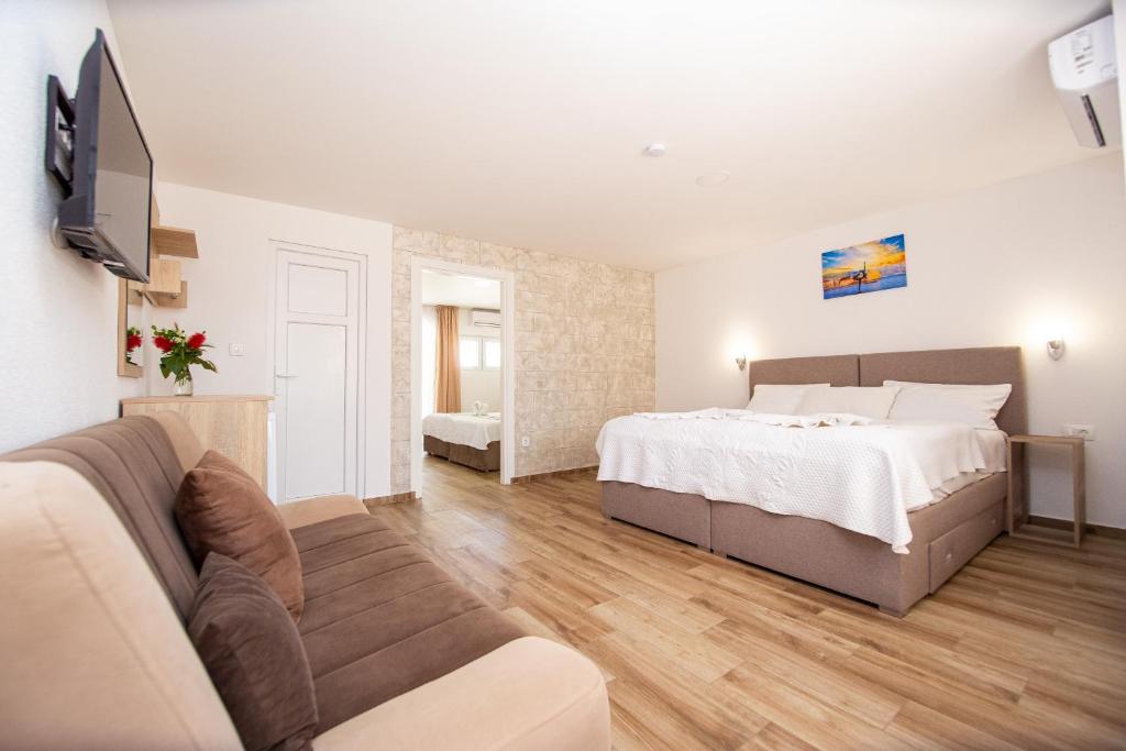 Семейный (Семейный номер с боковым видом на море), Saki Apartments