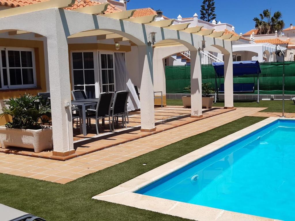 Villa Dwarika, Home Away From Home - Private heated pool photo 2