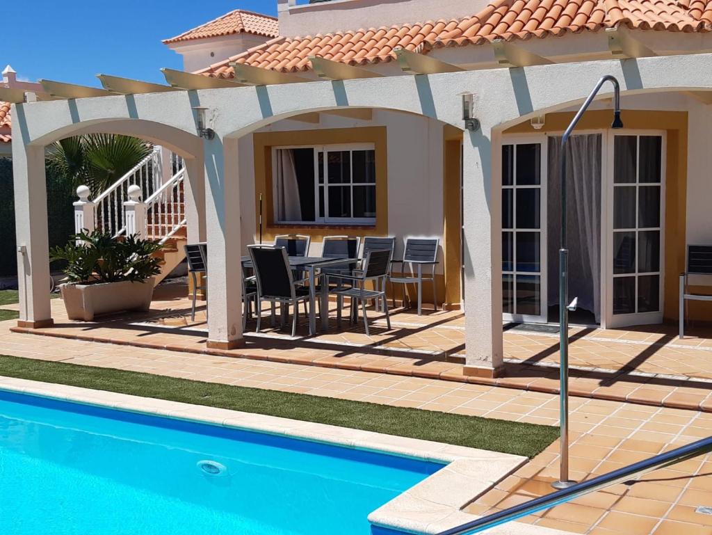Villa Dwarika, Home Away From Home - Private heated pool photo 3