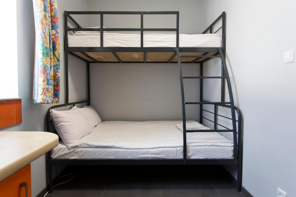 Трехместный (Трехместный номер с собственной ванной комнатой), Hostel Siennicka
