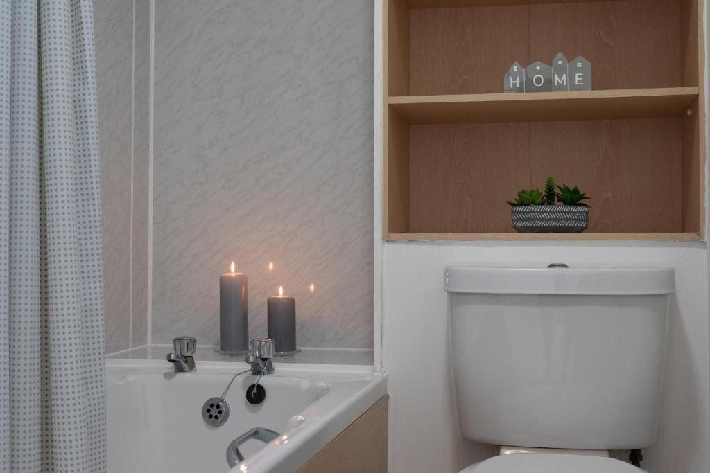 Dwellcome Home Ltd 1 Bed Aberdeen Apartment - see our site for assurance photo 2