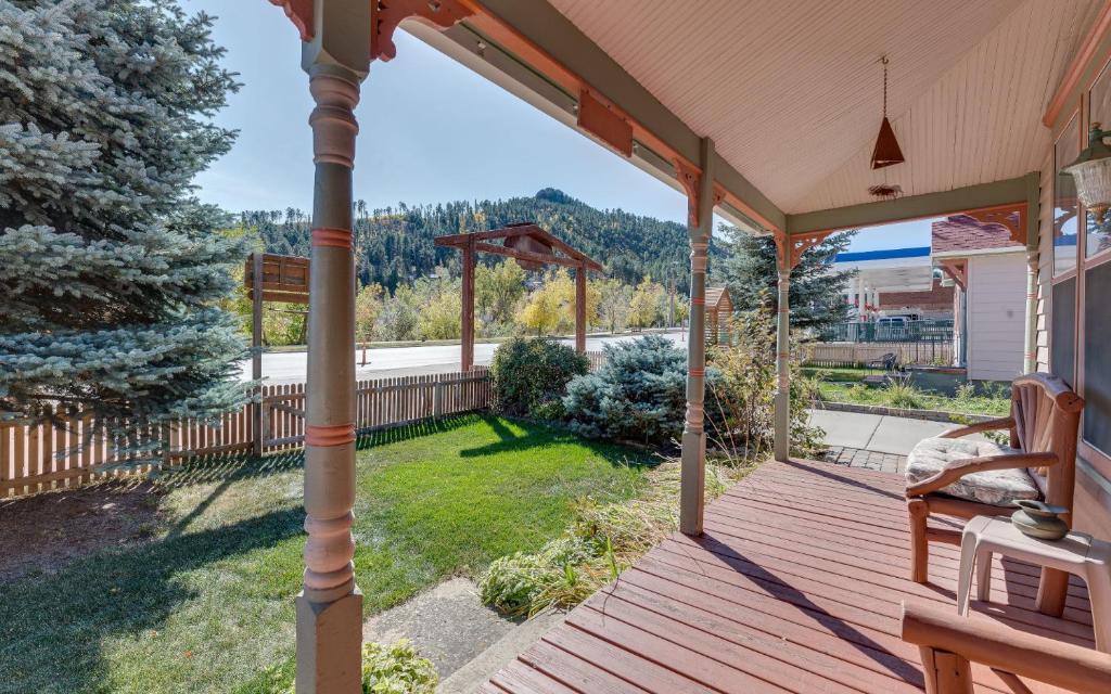First Deadwood Cottages photo 1