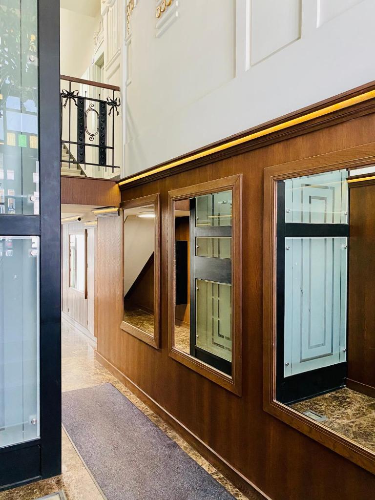 Beautiful studio for couples with Air Conditioning - Old Town & Main station - Tap to explore photos