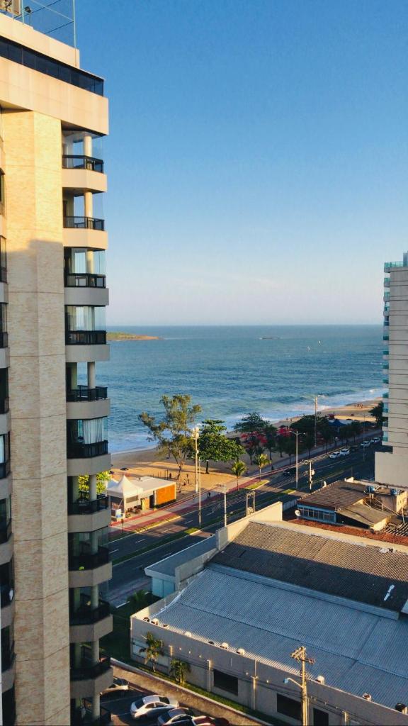 ESPETACULAR!! Apto na PRAIA DE ITAPARICA - Com Wi-Fi 360mbps, Ar Condicionado, Estacionamento, Globoplay e Cozinha Completa